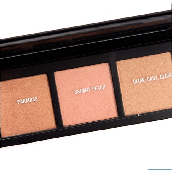 MAC • HYPER REAL GLOW • NEW IN BOX - Picture 2 of 5